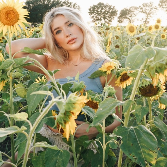 Meet your Posher, Emily - Picture 1 of 1